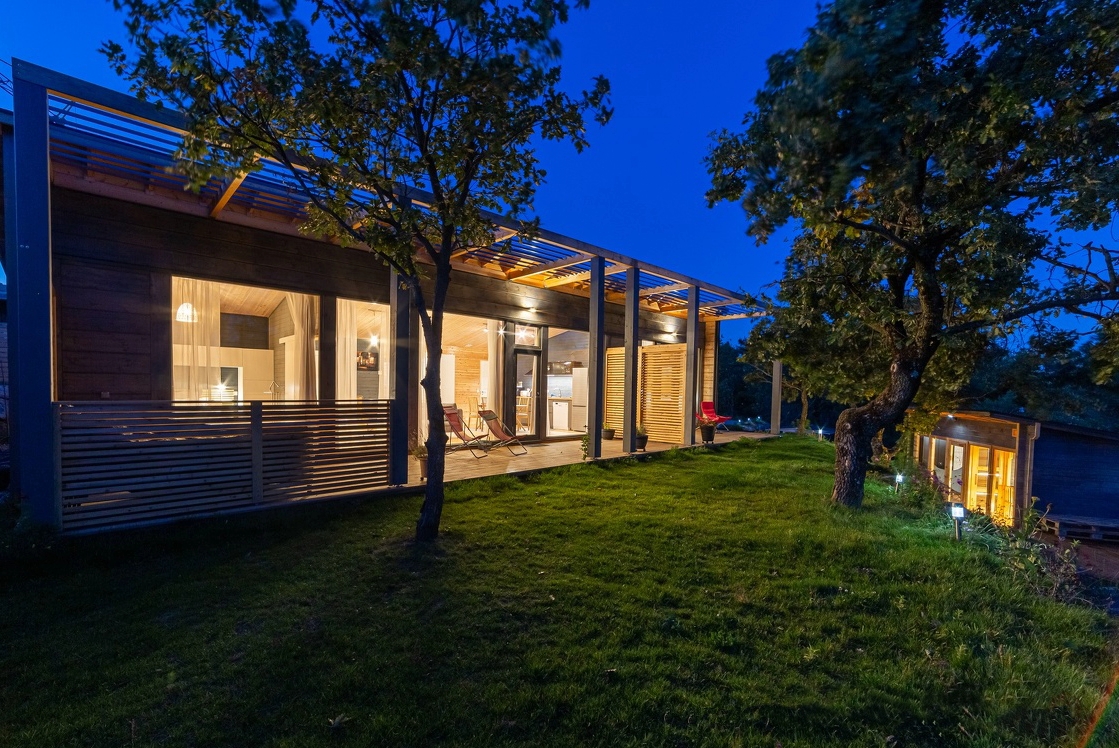 Maison en bois massif empilé