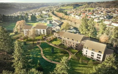 Un projet de transformation de 48 logements avec façades ossature bois isolées en paille hachée.