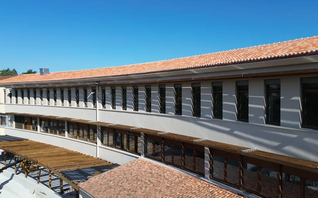 Réhabilitation du collège de Confolens : des menuiseries bois conçues sur mesure.
