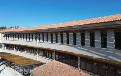 Réhabilitation du collège de Confolens : des menuiseries bois conçues sur mesure.