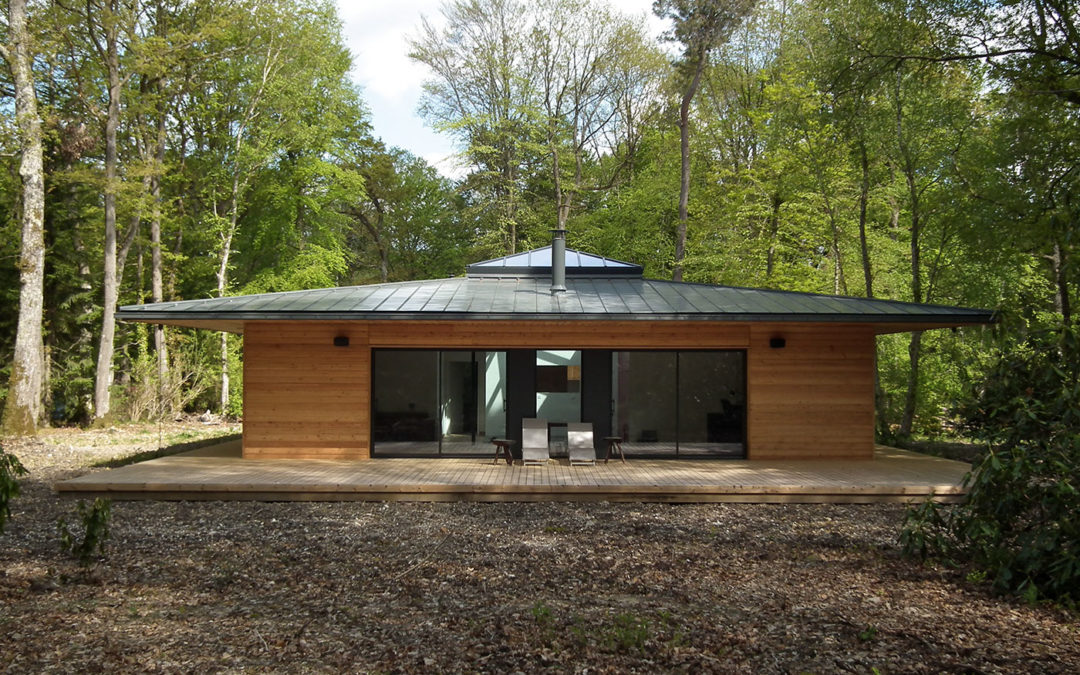 Normandie : une maison à ossature bois carrée en pleine forêt par E2R